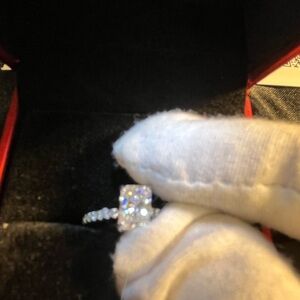 1 Ct Radiant cut, Whisper Pavé
Engagement Ring